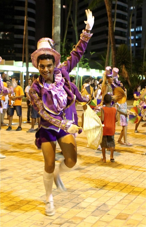 Carnaval de Olinda Pernambuco Recife Dicas Passeios onde ficar hotel pousada
