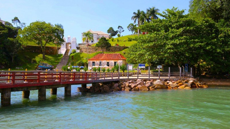 Ilha de Anhatomirim historia forte de santa cruz passeio de barco dicas viagem Florianópolis Santa Catarina pontos turisticos praias ilhas hotel o que fazer