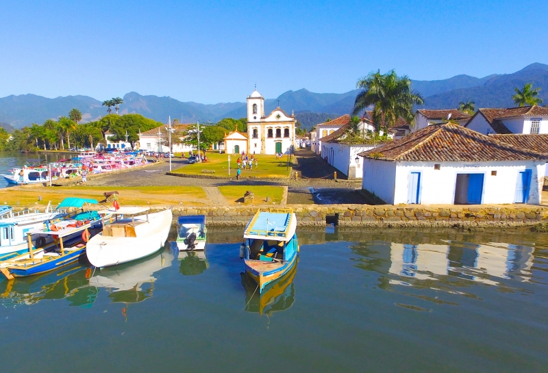 Passeios de lancha exclusivos pela baía de Paraty - RJ. Passeio de